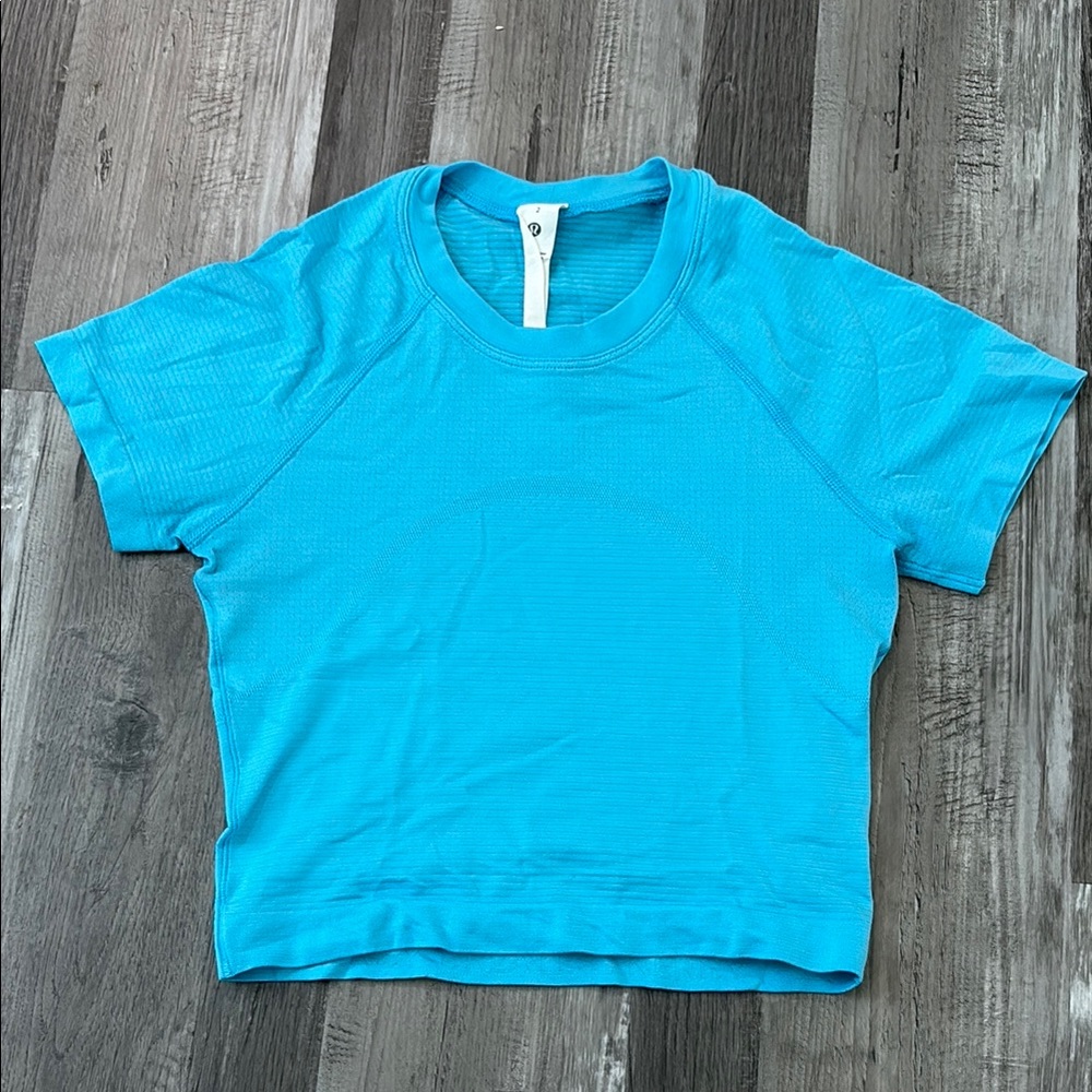 Blue cropped lululemon swiftly tech